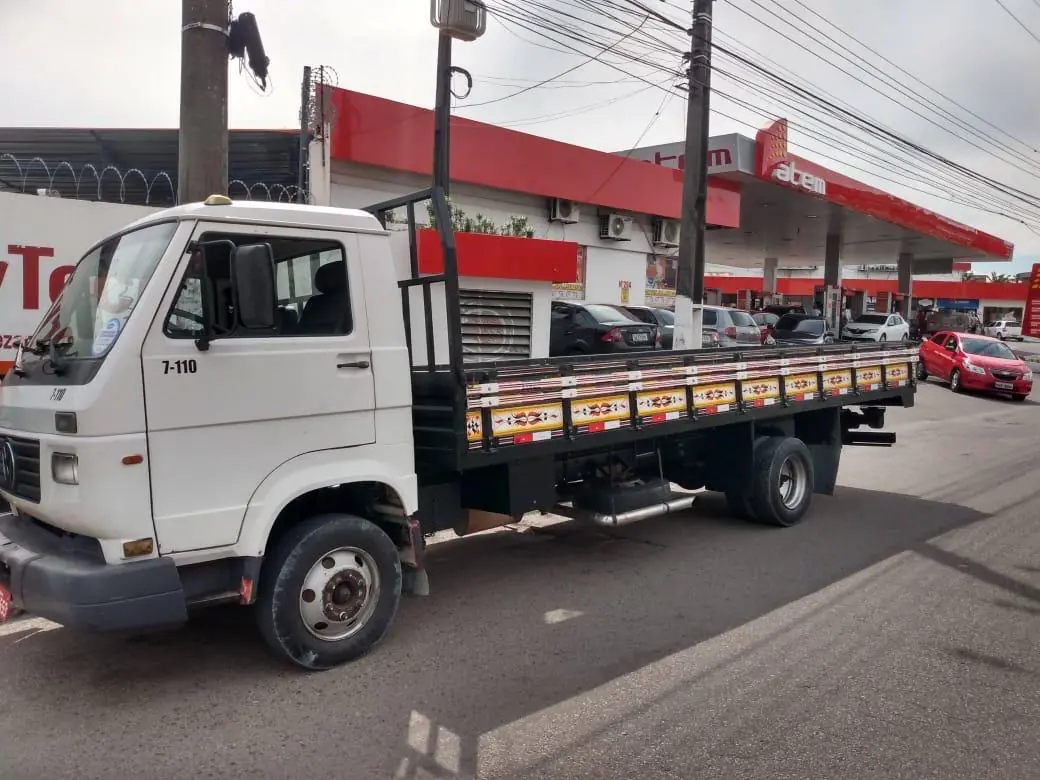 Caminhão de frete para transporte de equipamentos
